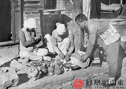 （民兵制作石雷）