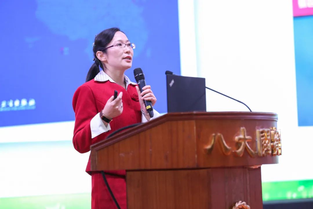 中华口腔医学会科普部部长司燕教授为大家带来的《婴幼儿龋的预防》