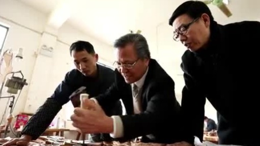 陆光正为了将木雕手艺传承下去，培养出了省级工艺美术大师二十多人