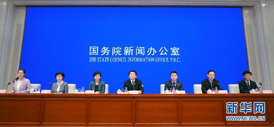 3月29日，国务院新闻办公室在北京举行新闻发布会，请国家中医药管理局局长于文明，国家发展改革委社会发展司负责人孙志诚，国家中医药管理局人事教育司司长卢国慧、规划财务司司长刘群峰、医政司司长蒋健、科技司司长李昱介绍深入贯彻“十四五”规划，推进中医药振兴发展有关情况，并答记者问。 新华社记者 潘旭 摄