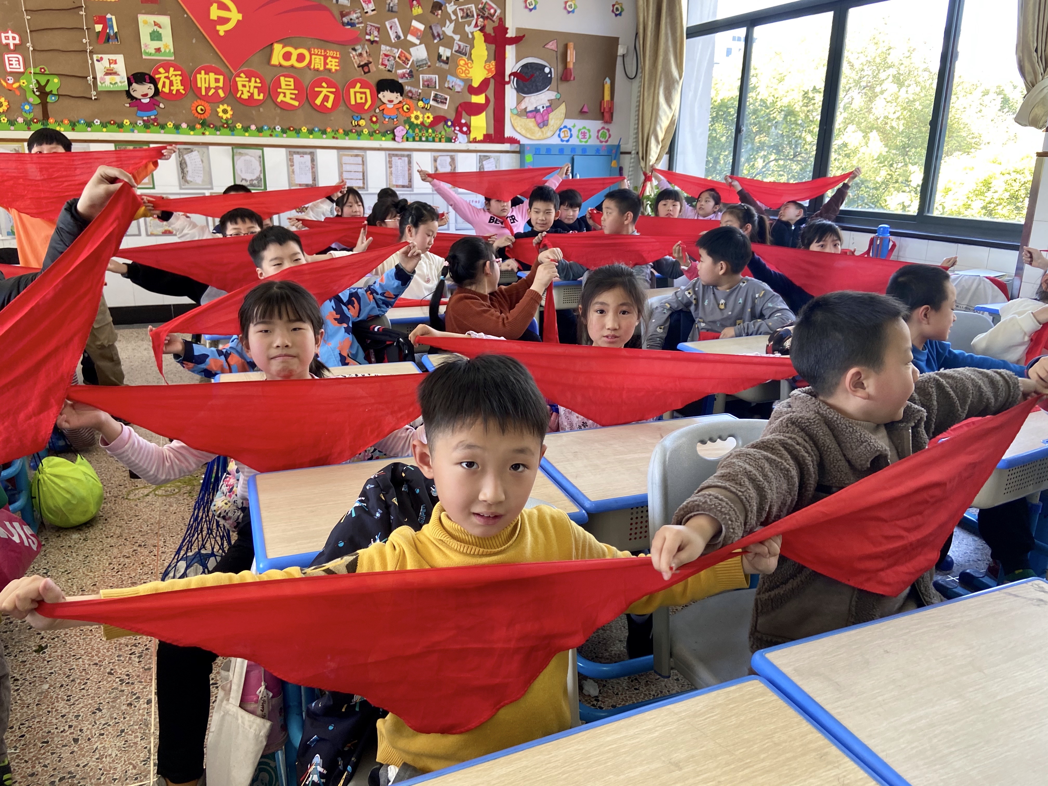 杭州市博文小学：学好《国旗法》 争做护旗小卫士