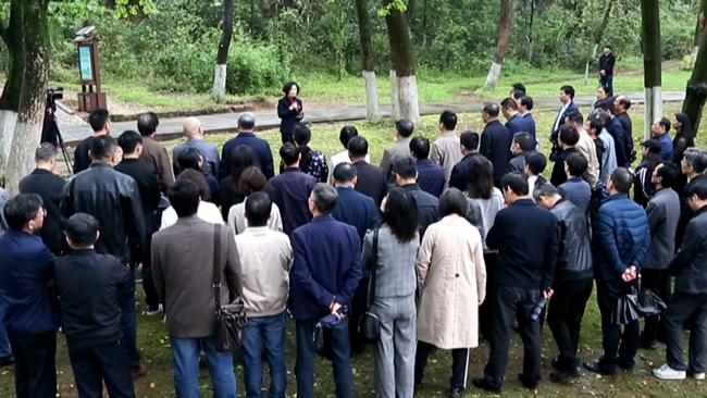 上饶师范学院开展清明祭扫和“微党课”现场教学活动