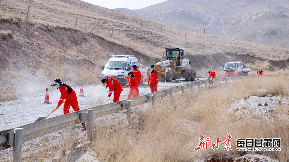 公路人养护S215线