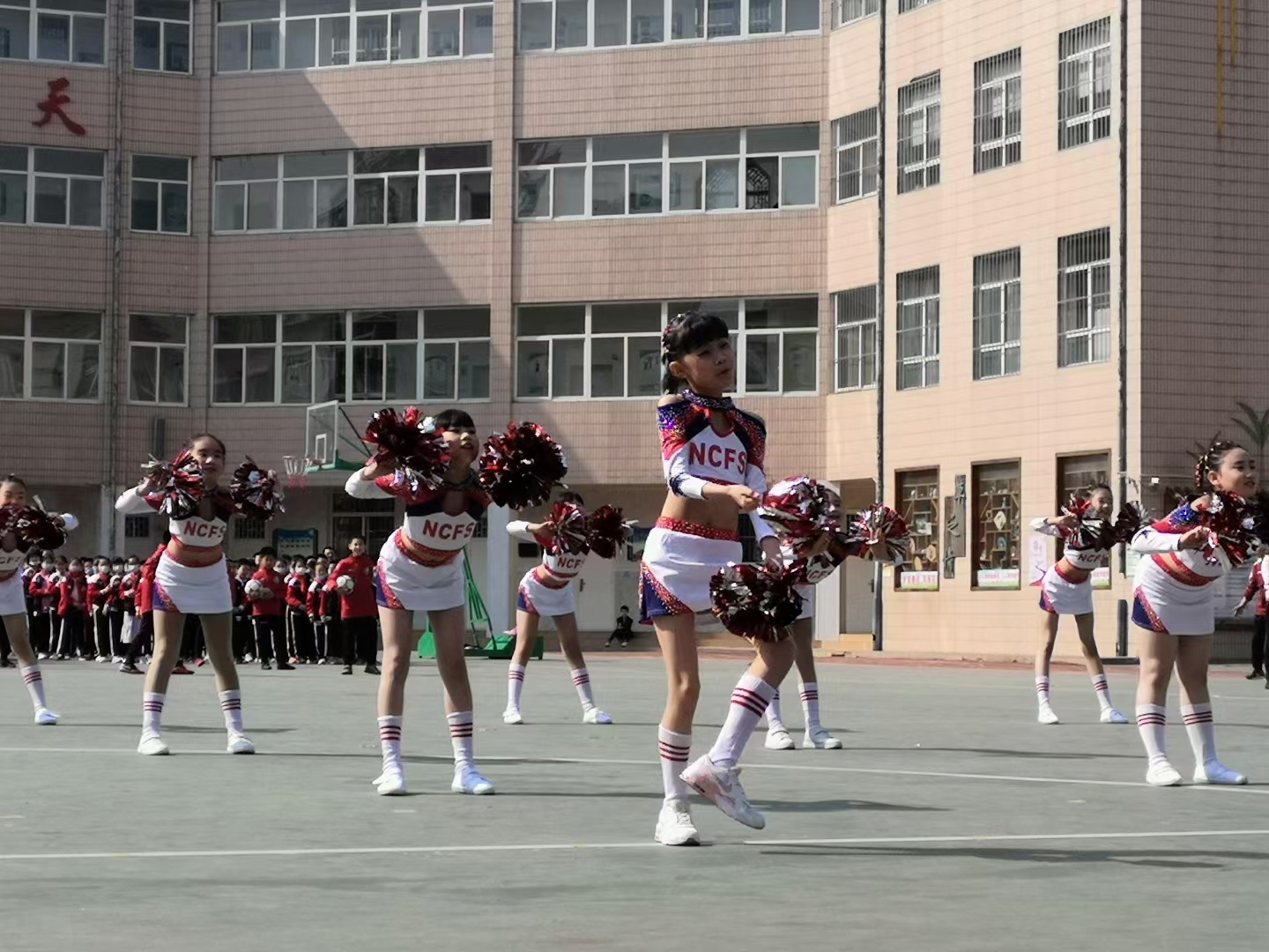 石家庄市草场街小学第四届“成长杯”校园足球联赛开幕式举行