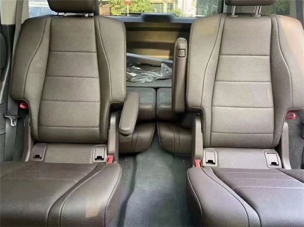 21款奔驰GLS450标配7座可选6座        