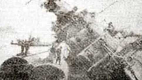 1949年国民党重庆号巡洋舰投诚起义，最终被国军飞机炸沉在葫芦岛