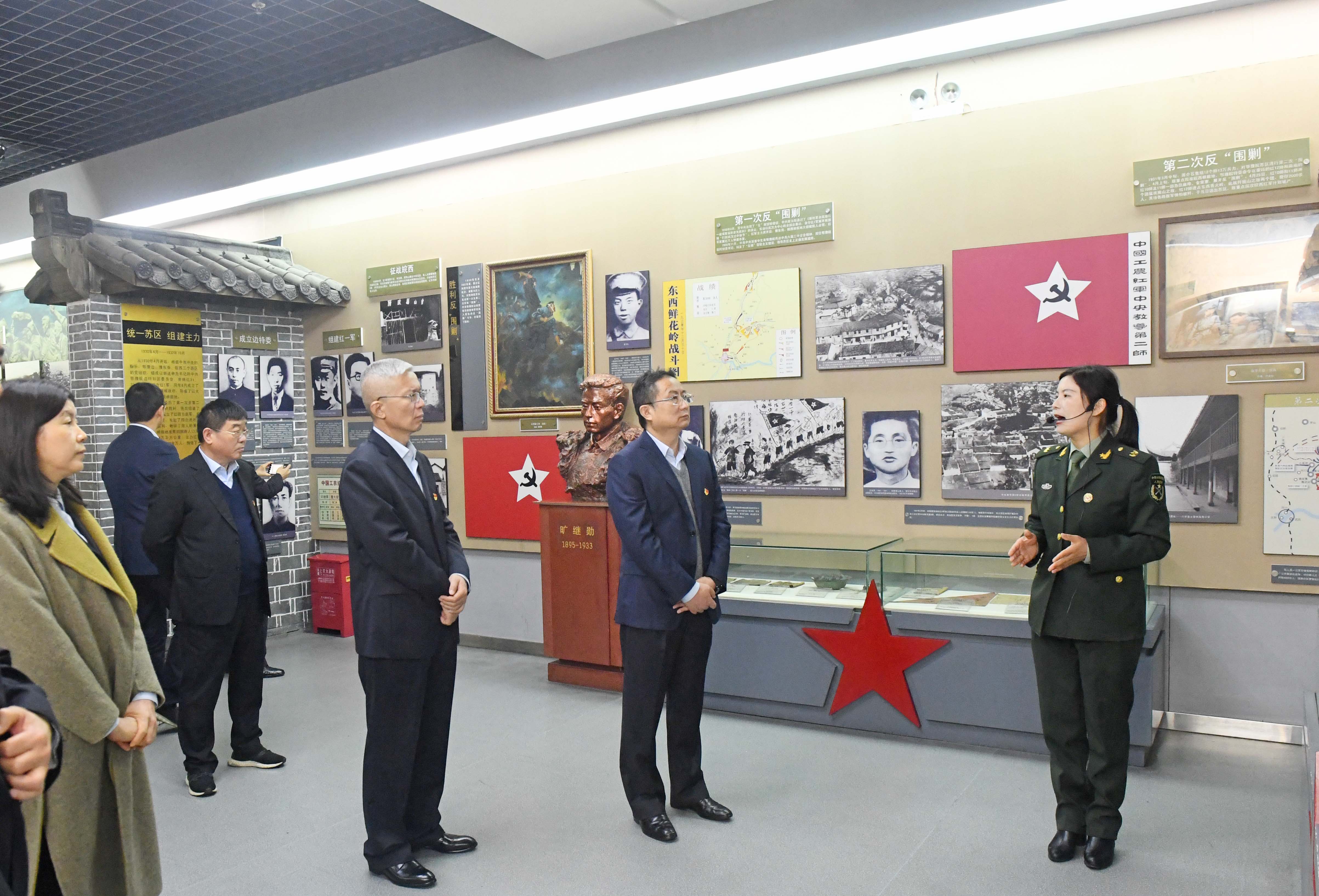 1934年11月,紅25軍從羅山縣何家衝出發西進開始長征,歷時10個月,行程