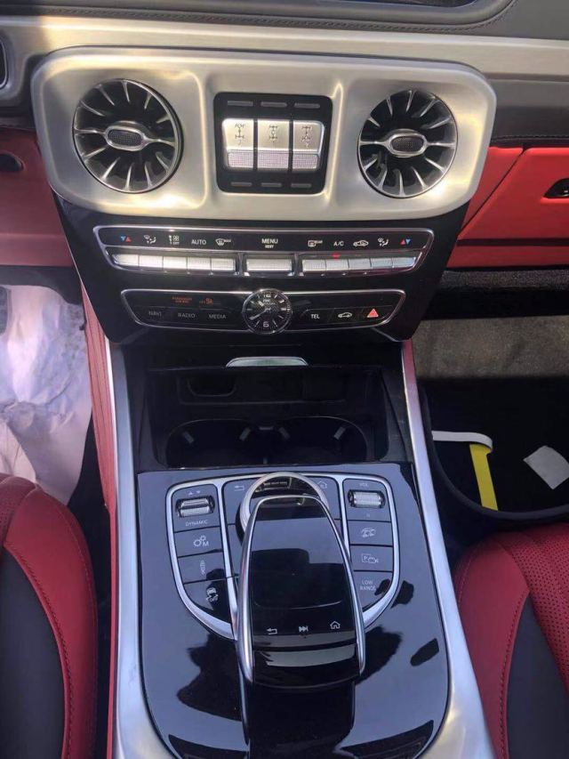 2021款奔驰G63AMG同样科技感十足      