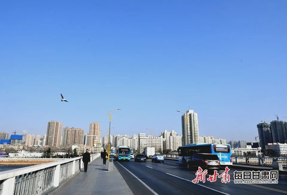 千里陇原是什么颜色?