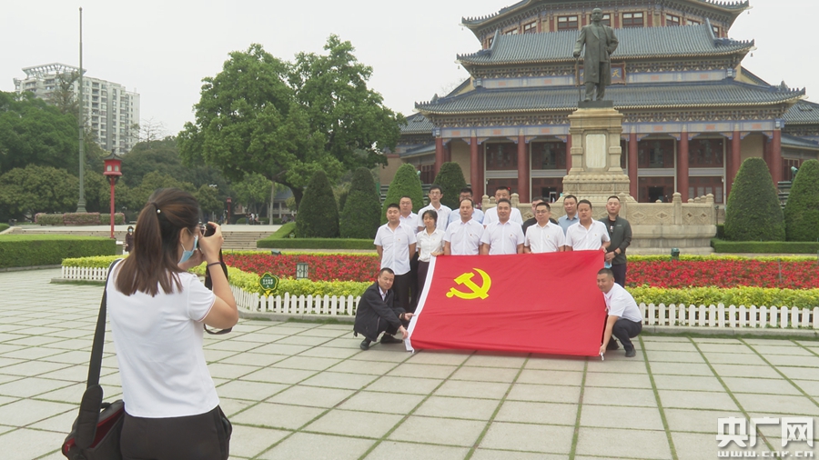 广州中山纪念堂清明小长假前两天入园游客量达3.3万人次。（央广网发 黄东旭 摄）