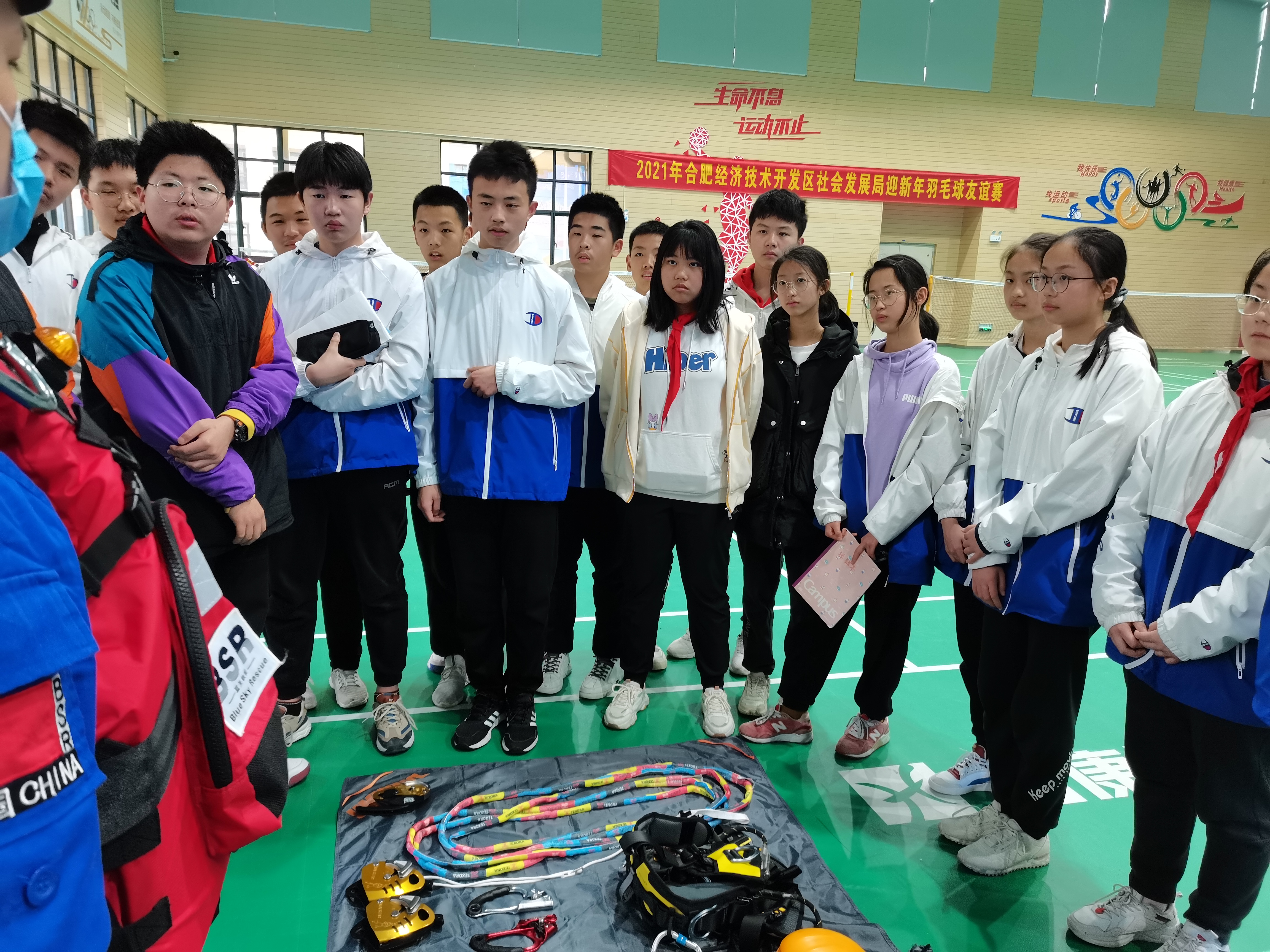 合肥一六八玫瑰園學校東校區合肥市藍天救援隊來校進行防溺水安全培訓