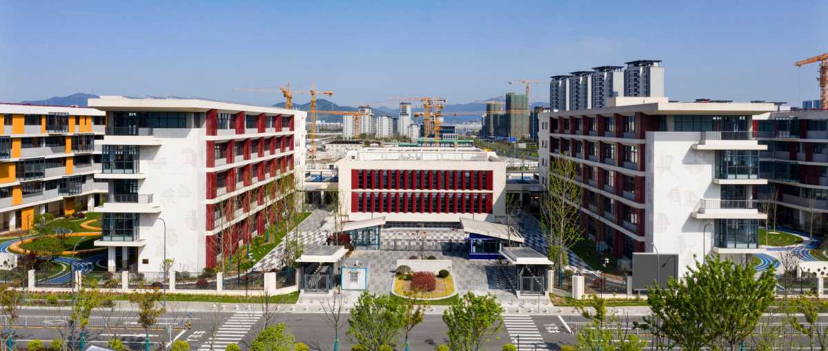 3明湖校区大门.jpg