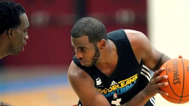 防守铁闸对抗外线火力雷霆雄鹿赛季首战暗藏季后赛预演