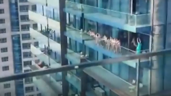 迪拜数十名美女在阳台赤裸出镜 影片流出后悲剧了