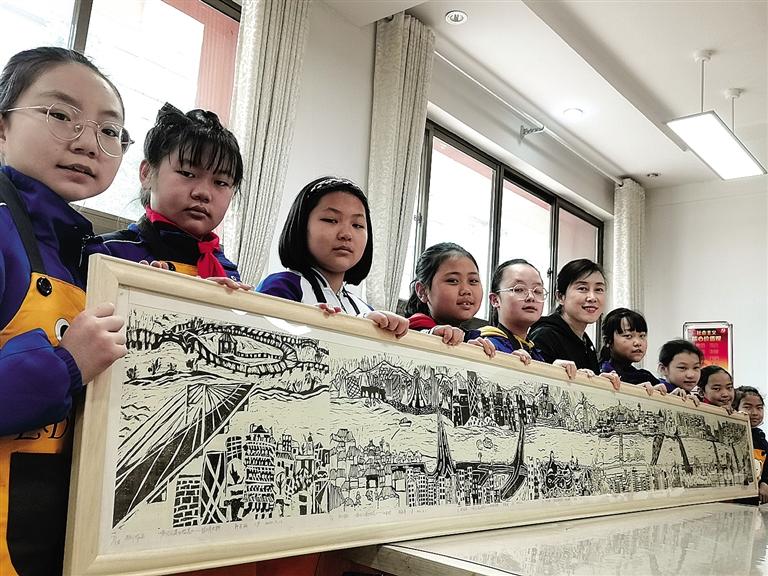 师生们和版画作品