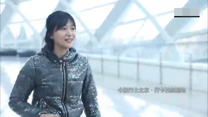 徐静蕾化身街拍摄影师，给鲁豫拍写真