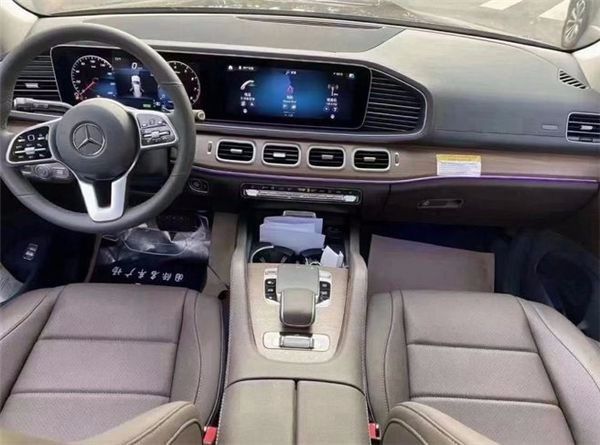 21款奔驰GLS450标配7座可选6座        
