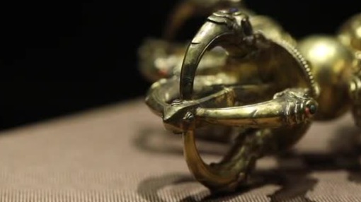 十字金刚杵代表不可撼动，以其为法器的尊胜佛母为何在清宫中广泛供奉？