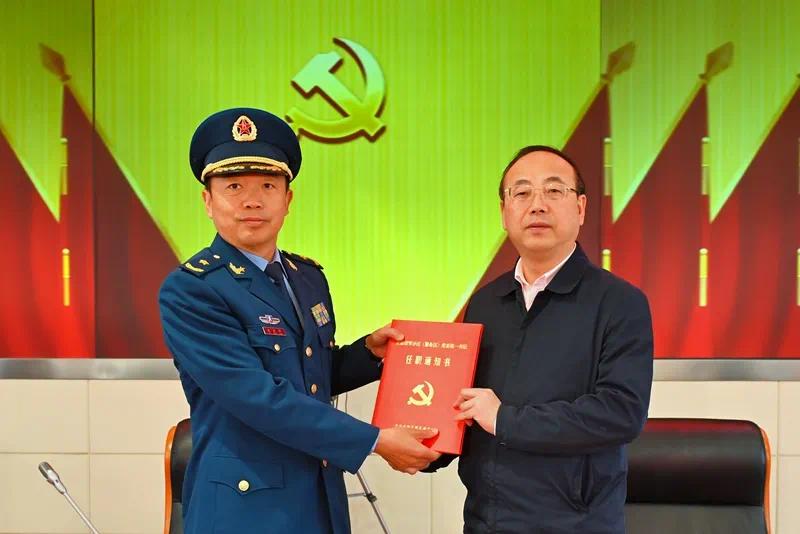 张祥安,任泽锋分别任安徽两市军分区党委第一书记凤凰网安徽_凤凰网
