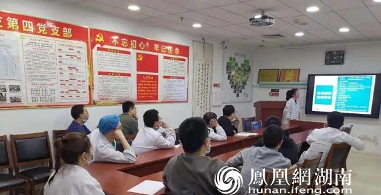 编码员下临床科室进行病案首页填写培训