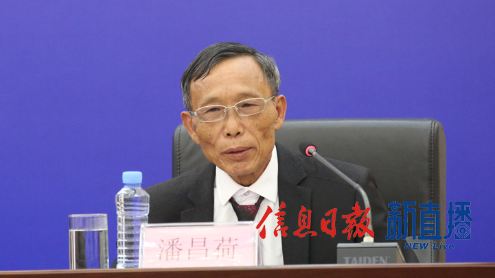 赣州市寻乌县乡村医生、“全国脱贫攻坚先进个人”潘昌荷（文颖 摄）