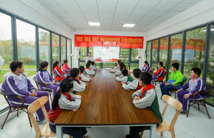 江西现代职院学生社团发挥专业特长办实事