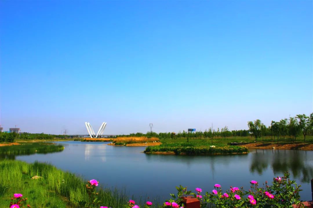 沣河生态景区起初,只是沣河流经沣东新城的一段河道