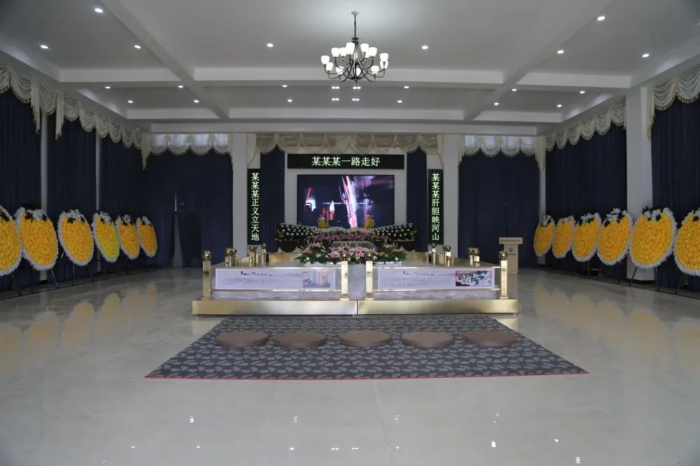 据项目负责人介绍,目前殡仪馆项目馆区建设,绿化,停车场场地平整基本