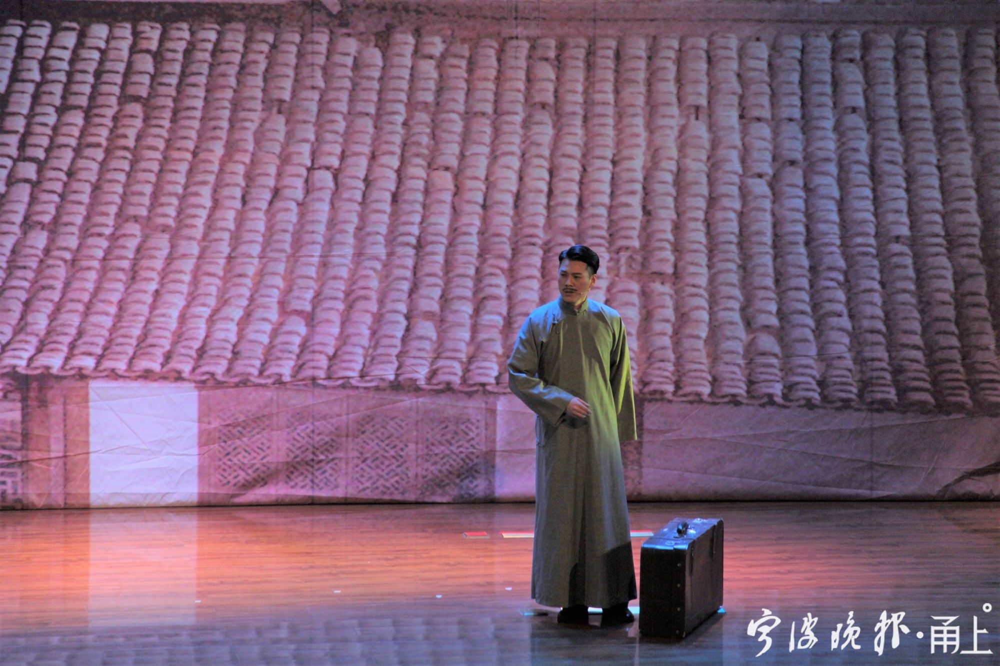 甬产话剧张人亚受邀下周赴沪将在中国大戏院连演两场