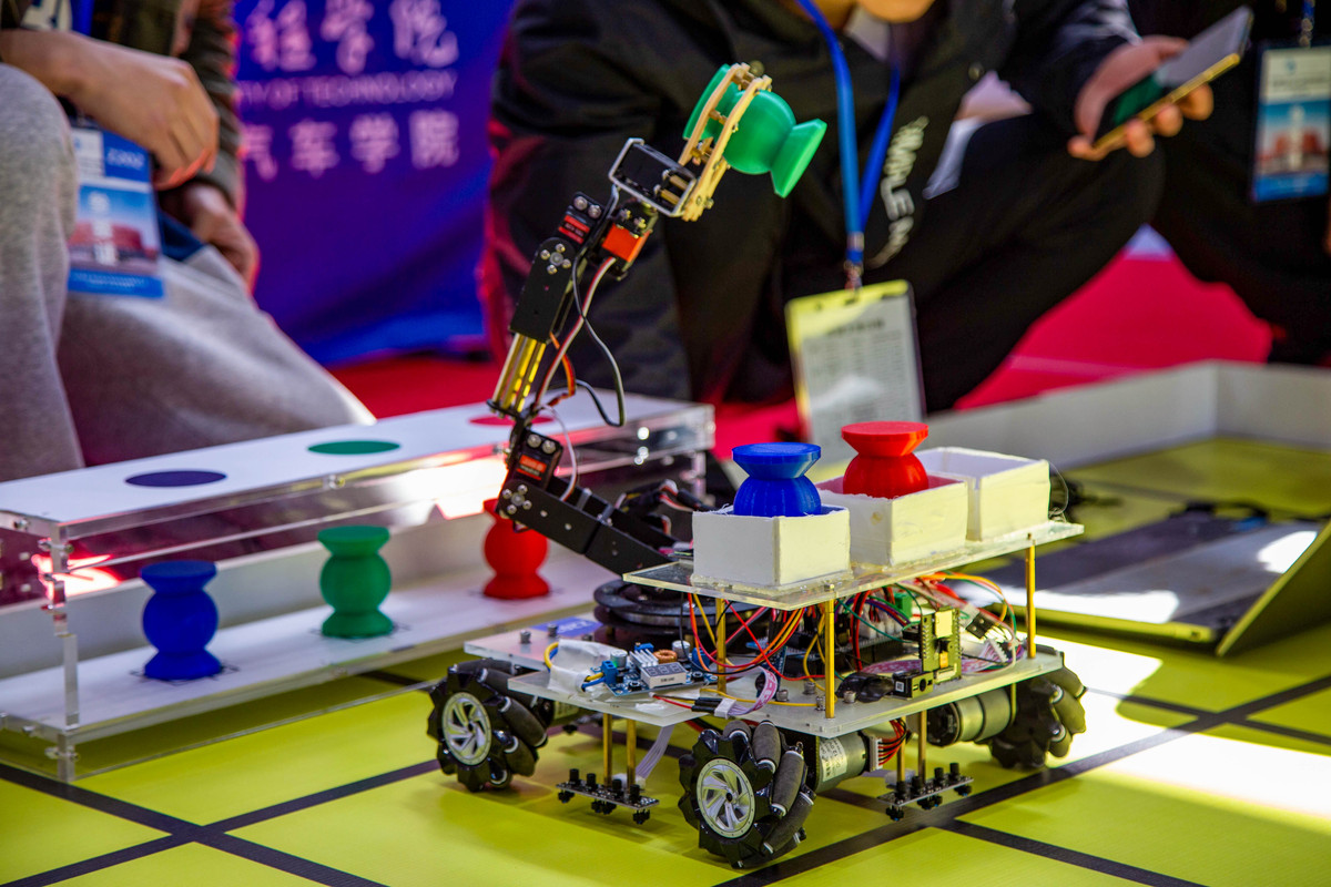 这场大学生工程训练竞赛理工男们玩嗨了