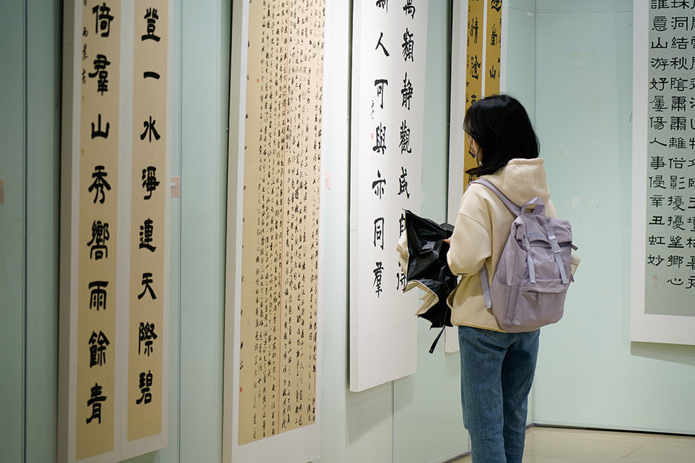 “兰亭书法节”作品展（室内） 本文图片均为华东师范大学 图