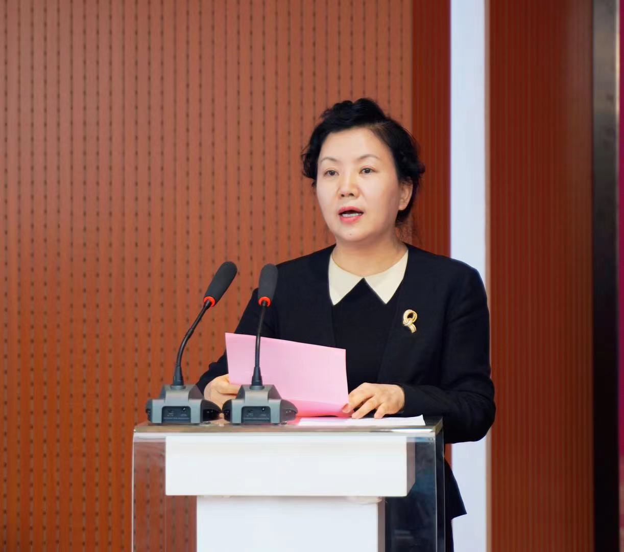 中国邮政储蓄银行河南省分行党委书记,行长金春花致辞