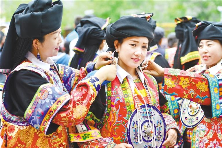 精美的民族服饰