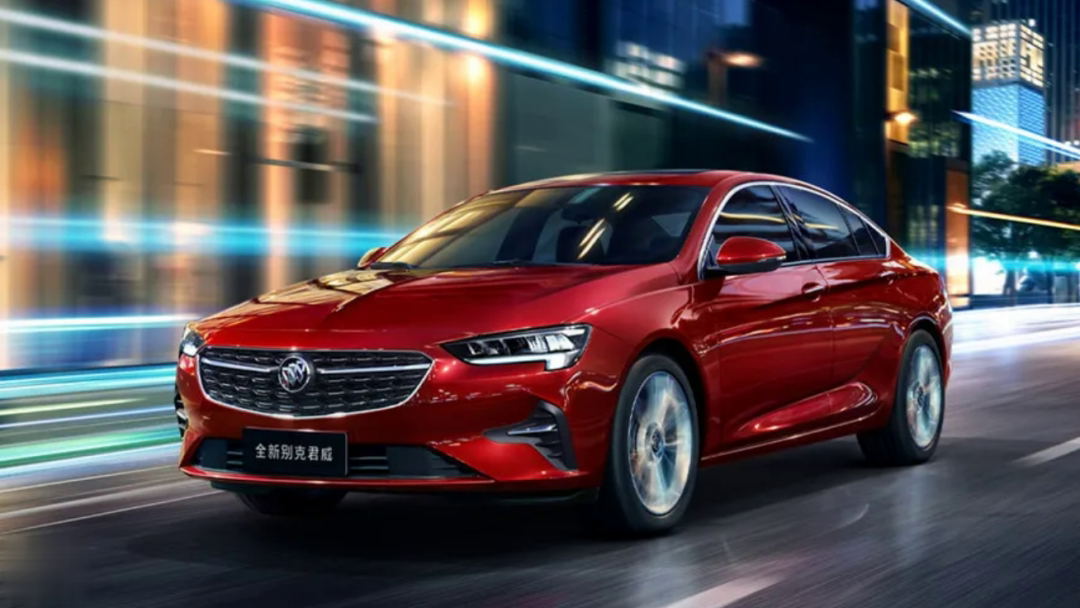 同为15t入门款君威雅阁谁能满足对中级车质感的期待