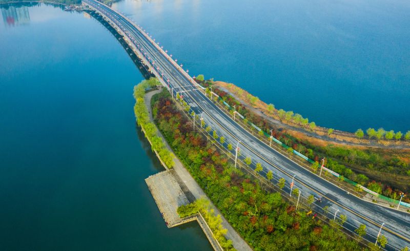 江西武宁长水桥宛若琵琶成美景图