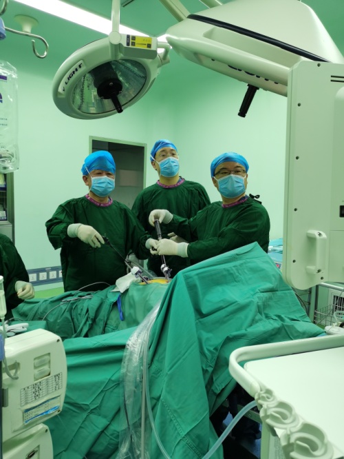 胃"串门"跑到了胸腔里,腹腔镜下手术修补"食管裂孔疝"