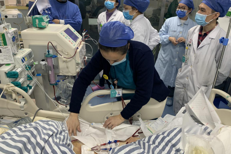 江西省妇幼保健院首例床旁血滤技术成功救治急性肾功能衰竭患者