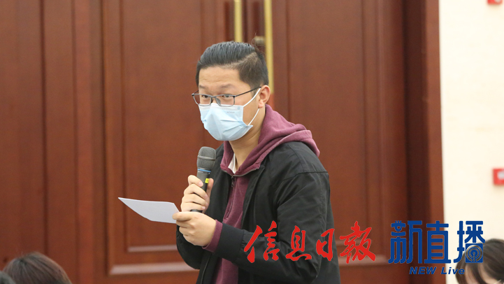 江西晨报提问（文颖 摄）