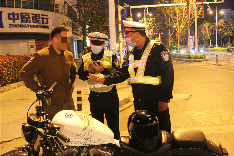 【我为群众办实事】商丘市交警支队开展夜间摩托车“飙车”整治行动