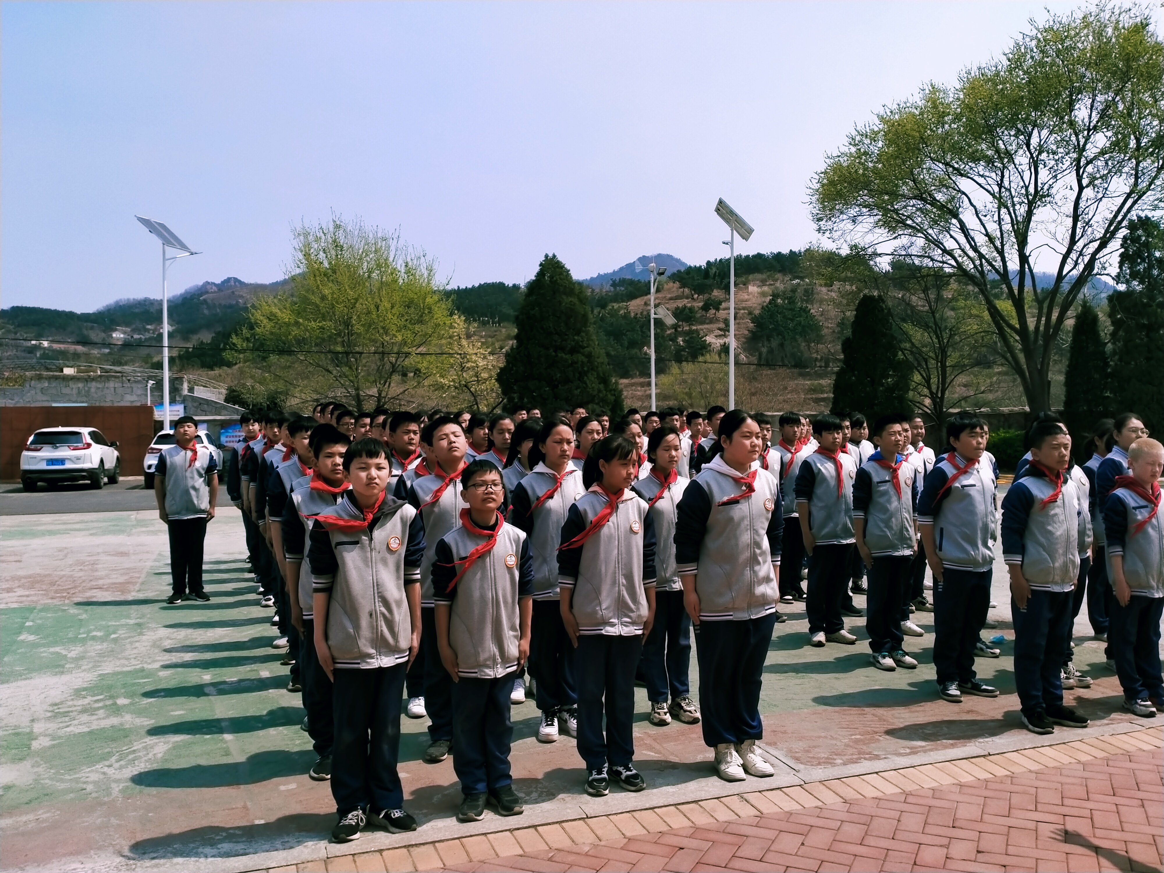 崂山十中举行锤炼品格提升素养暨国防教育活动