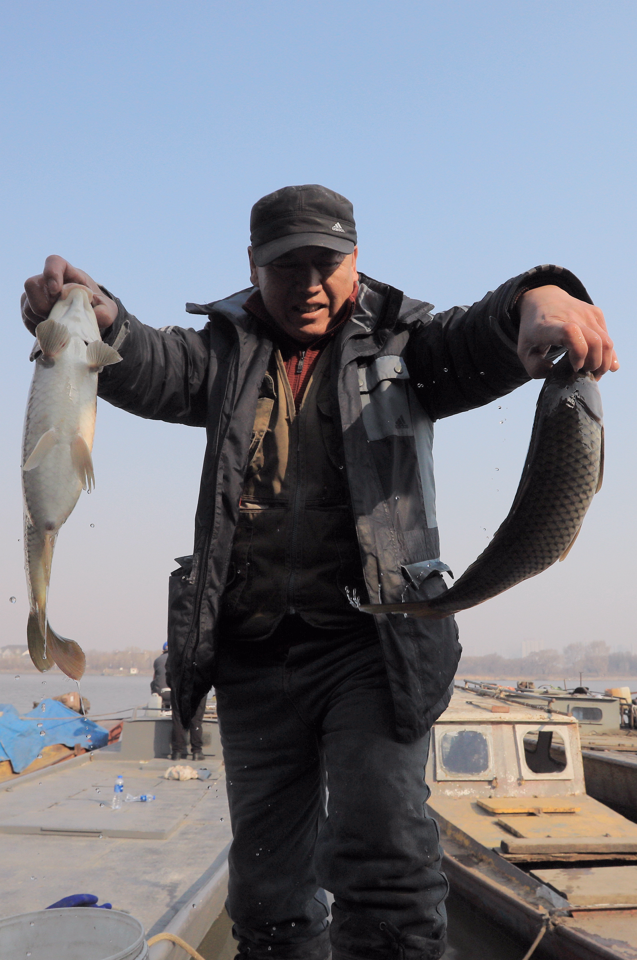 松花江开江鱼上市售价比往年便宜