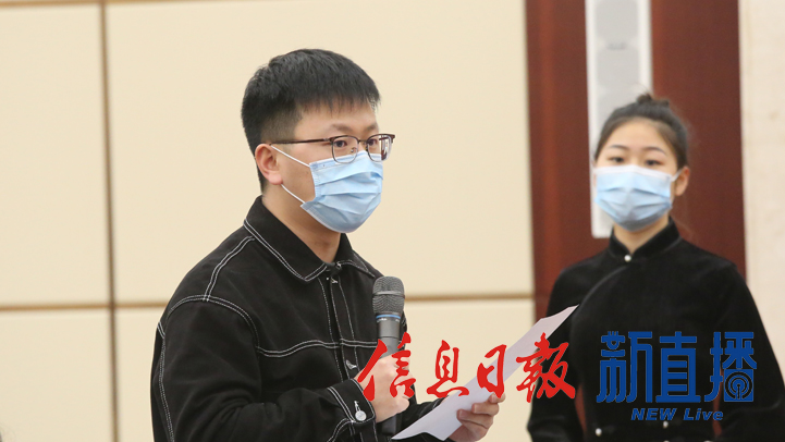 江西电台提问（文颖 摄）