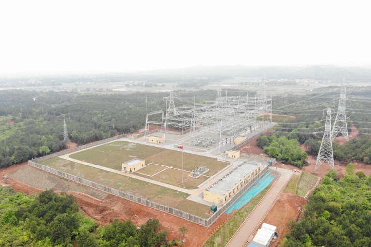 新建的500千伏崇仁开关站及出线