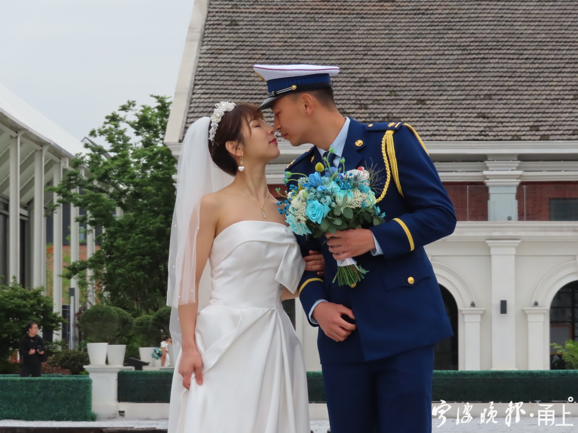 这12对军人的结婚照，你觉得哪个更好看？_央广网