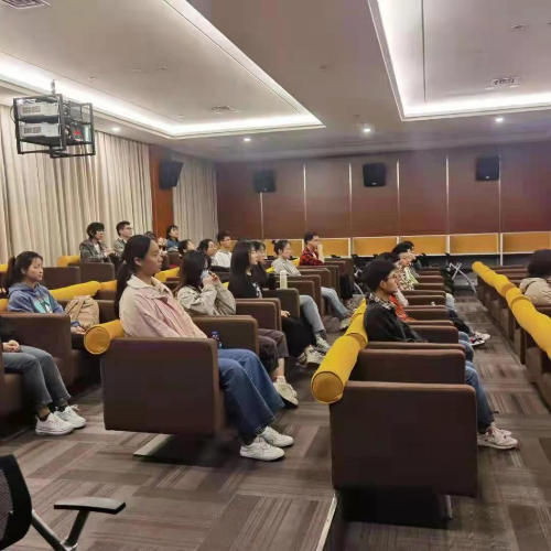 江西财经大学：658个团支部共赏百部红色电影