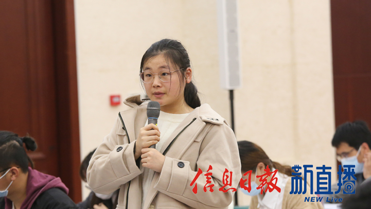 香港经济导报提问（文颖 摄）