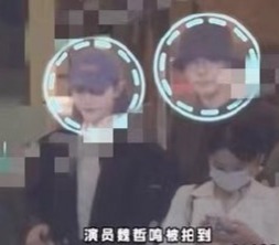 魏哲鸣搂许佳琪肩膀被曝恋爱，剧组回应：是集体聚餐