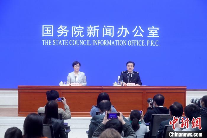 4月13日，中国国务院新闻办公室在北京举行新闻发布会，介绍2021年一季度进出口情况。海关总署新闻发言人、统计分析司司长李魁文出席。 <a target='_blank' href='http://www.chinanews.com/'>中新社</a>记者 张宇 摄