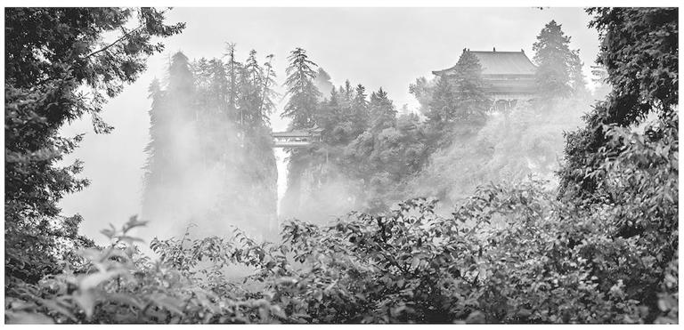 远望贵清山“断涧仙桥”