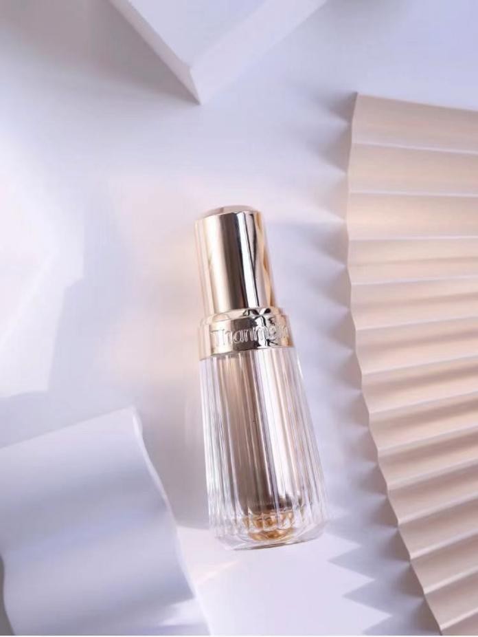 梵蜜琳赋能修护肌底液不仅可以修护我们的肌肤,还能带来紧致与透亮的